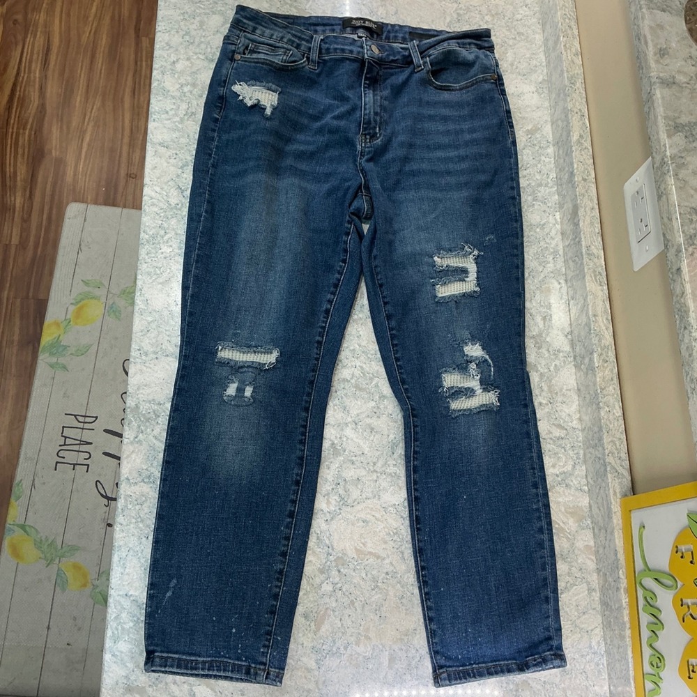 Judy Blue Jeans Boyfriend Fit 15/32 Medium Wash Distressed‎ Patches JB88306